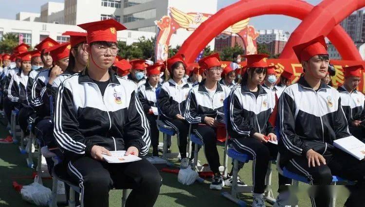 时速15公里，走在铁路上的这款“迷你”车是干啥的？